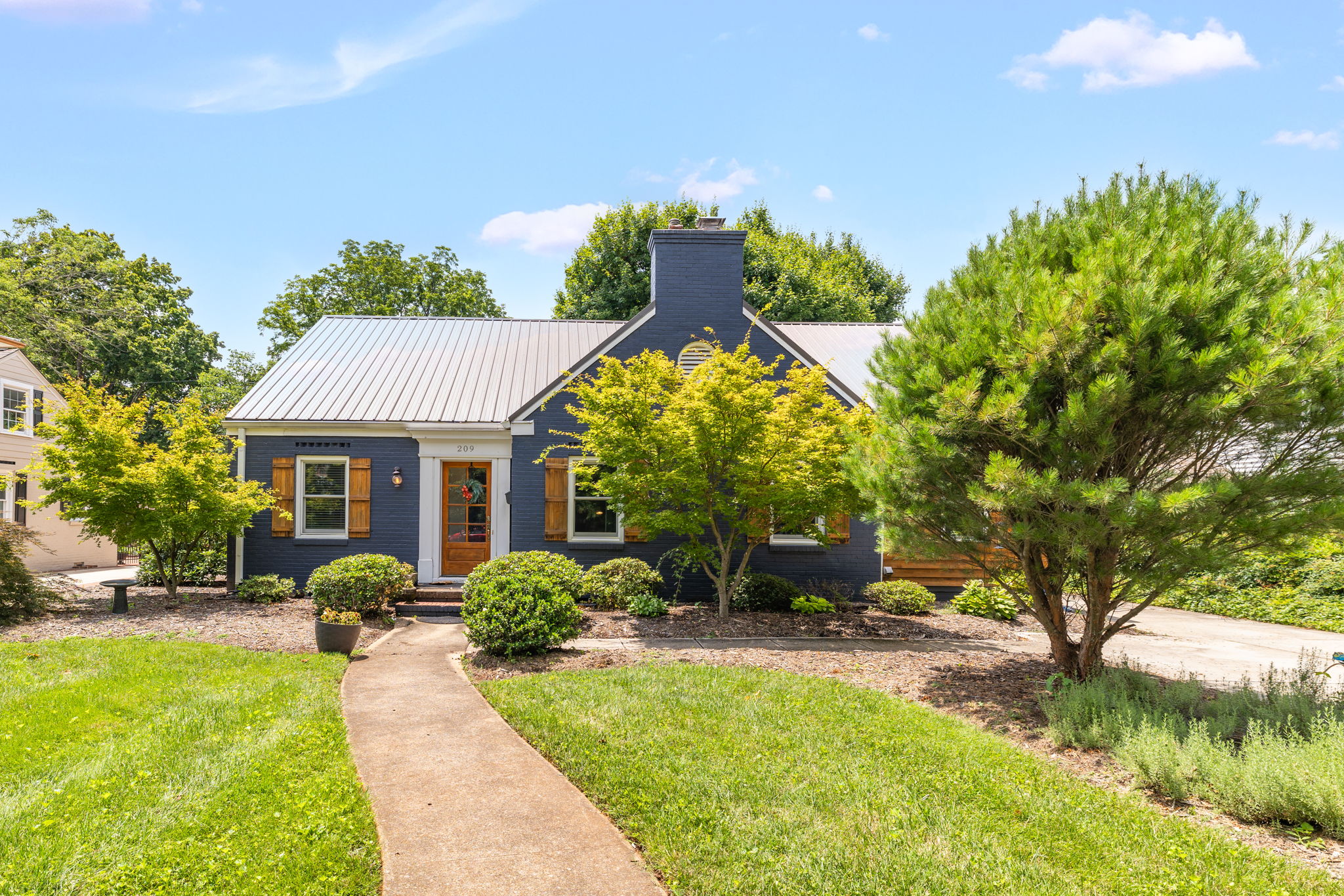 209 E Avondale Dr-1
