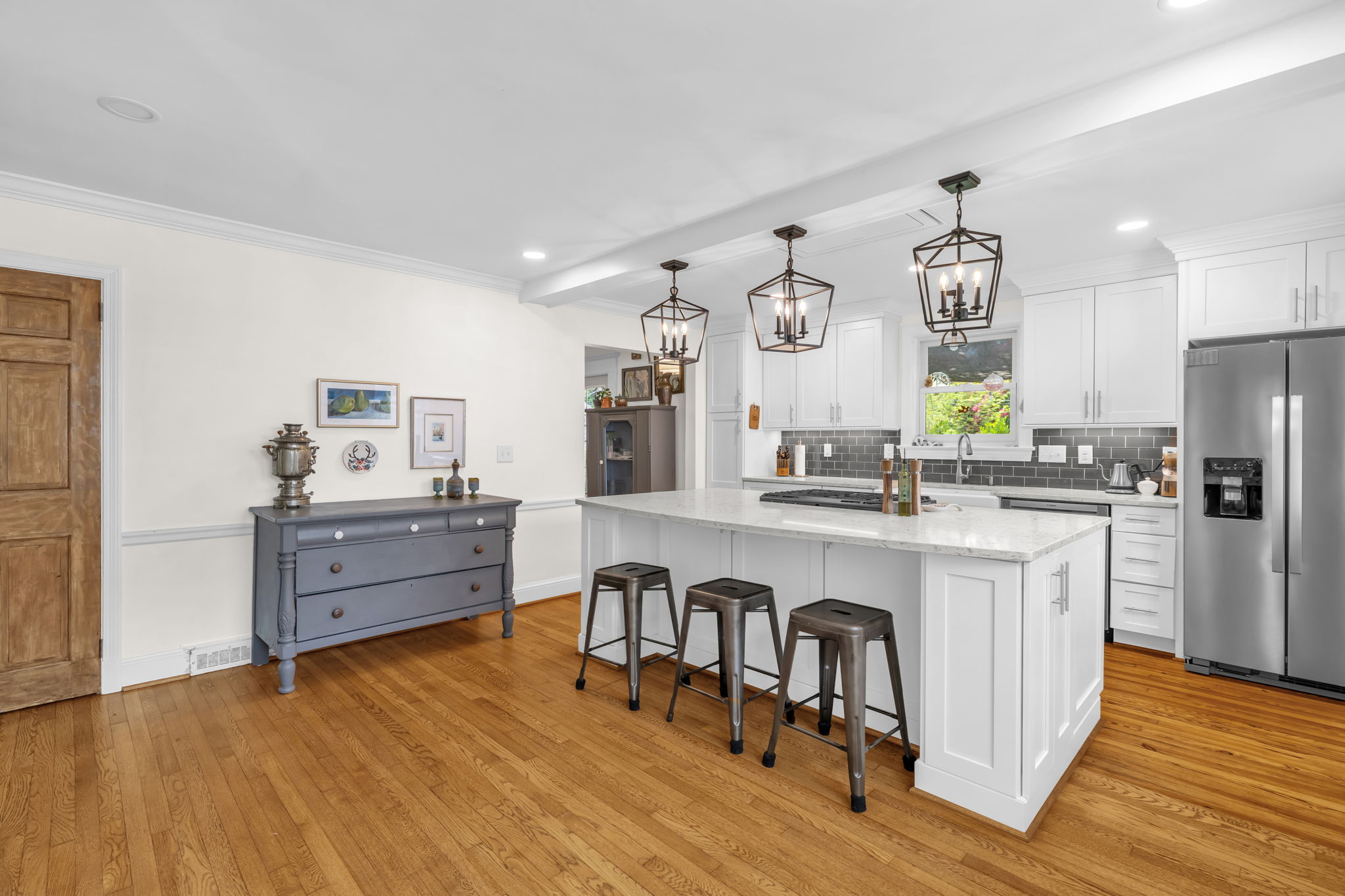 209 E Avondale Dr-11
