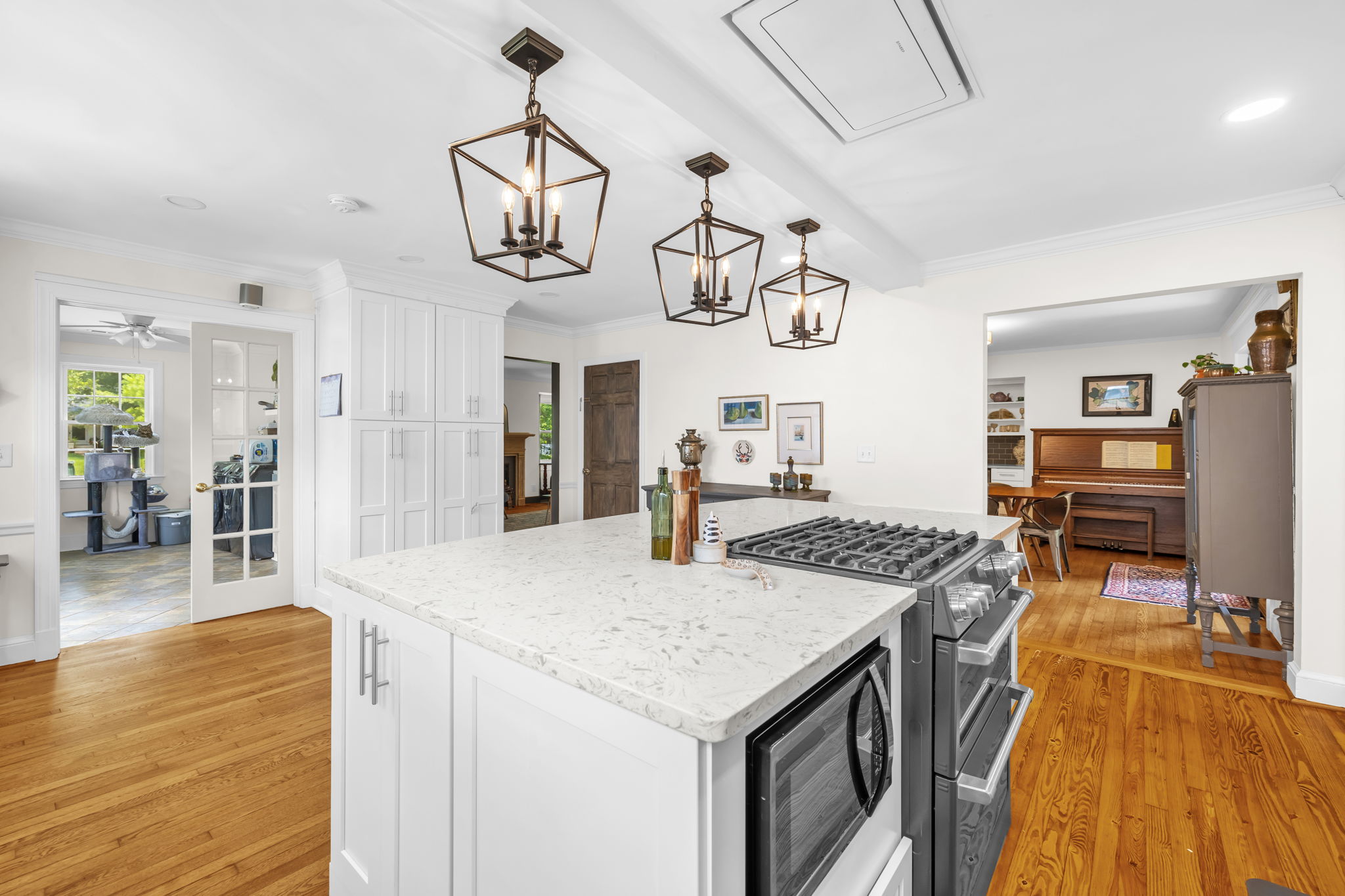 209 E Avondale Dr-12