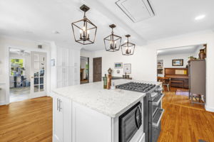 209 E Avondale Dr-12