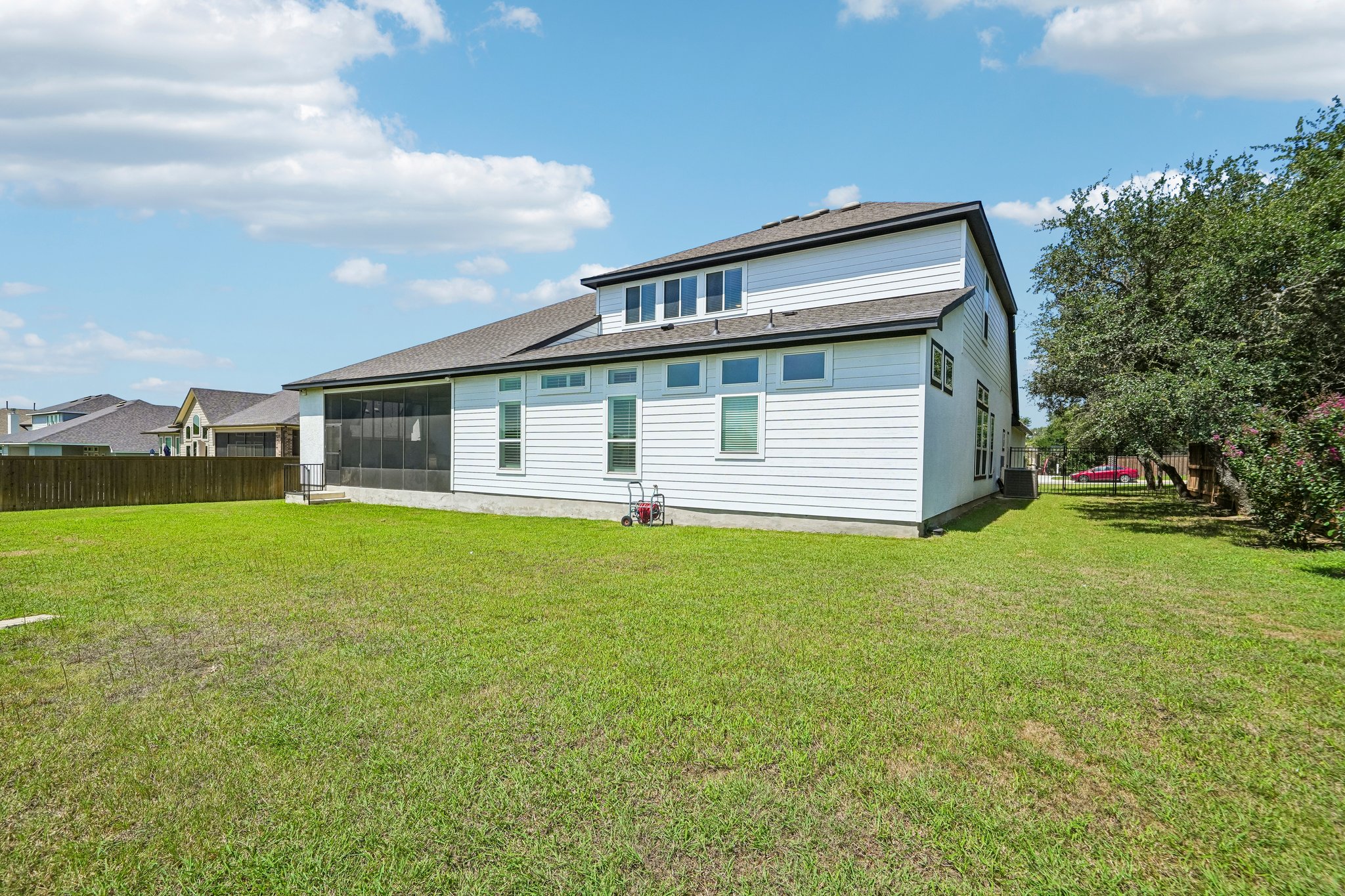 Englewood Ln-S2207-047.jpg