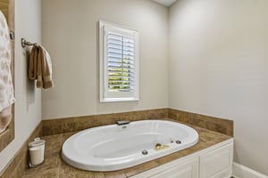 Glenmoor Dr-S2604-025.jpg