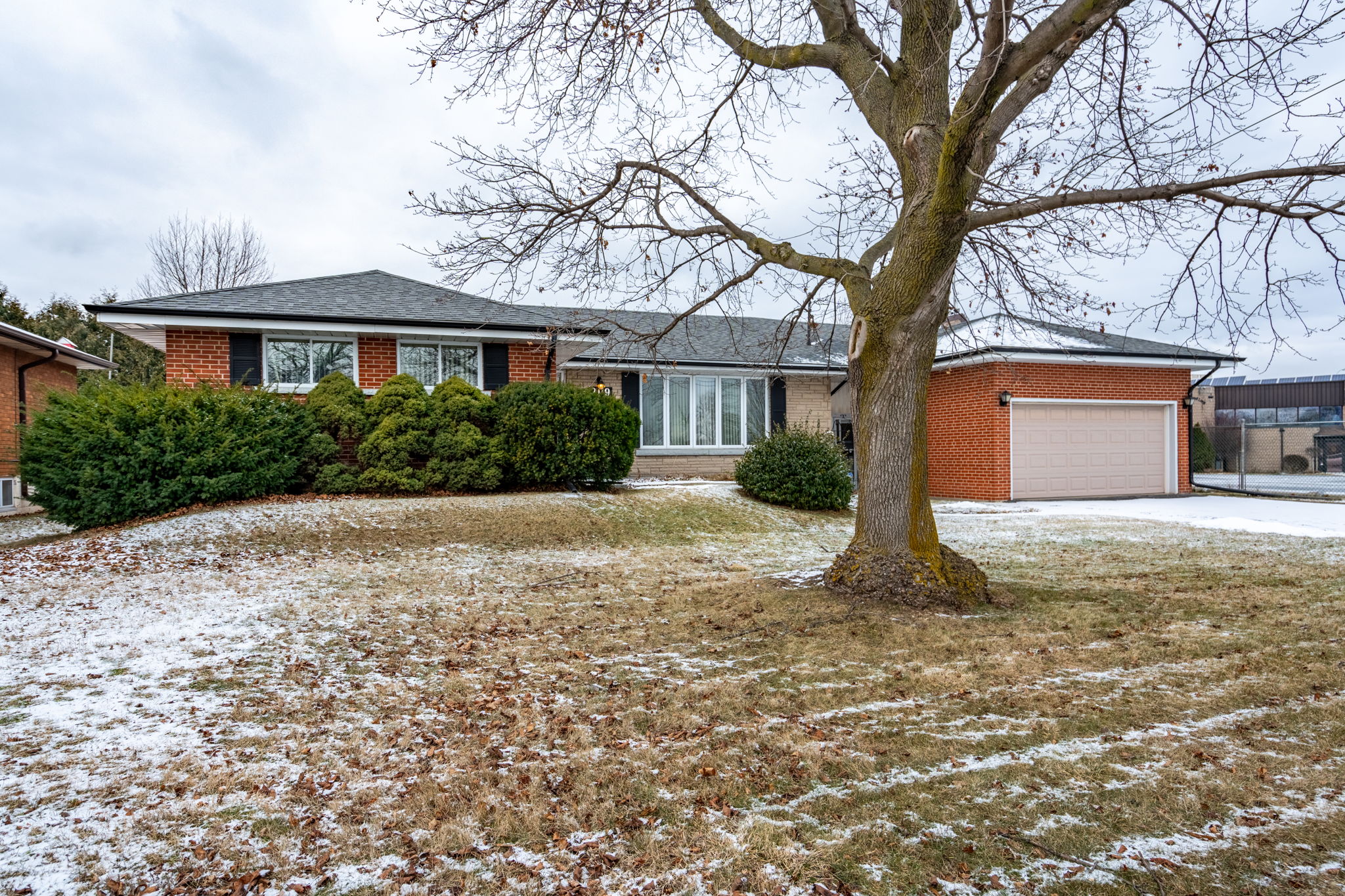 209 Nash Rd N, Hamilton-4