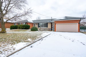 209 Nash Rd N, Hamilton-2