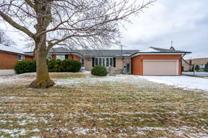 209 Nash Rd N, Hamilton-3