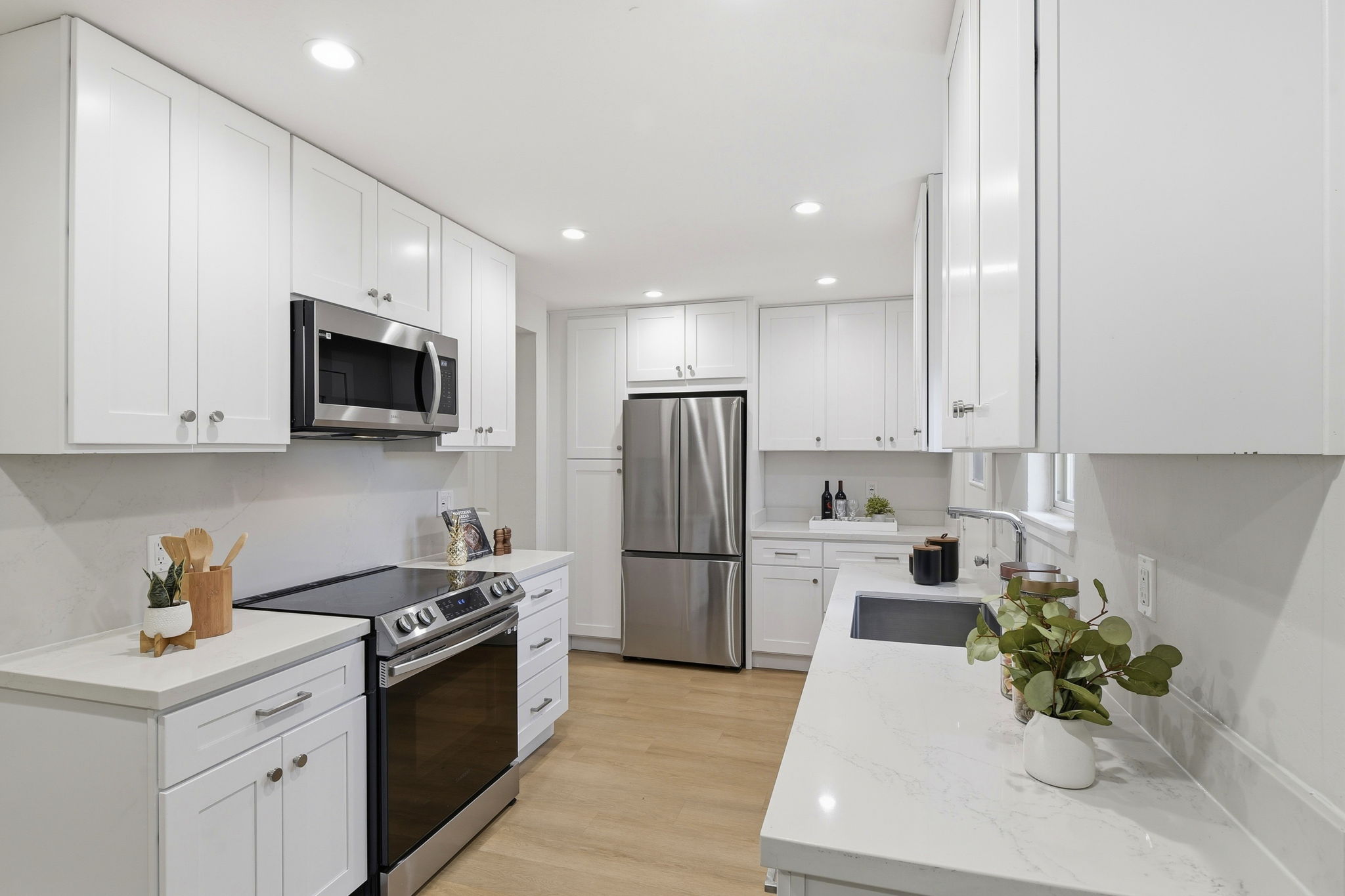 012_F8_209 Red Oak Dr