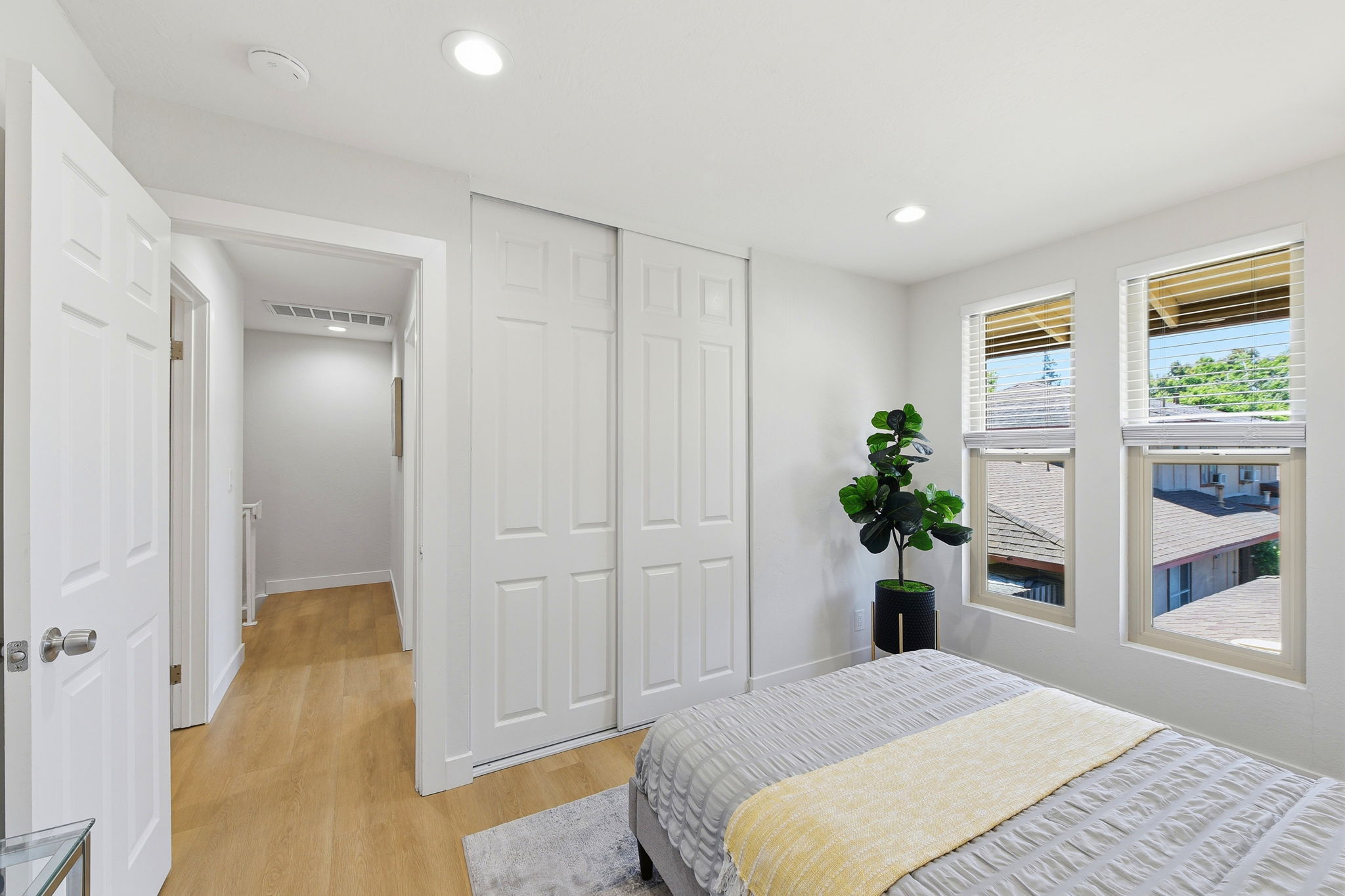 028_F8_209 Red Oak Dr