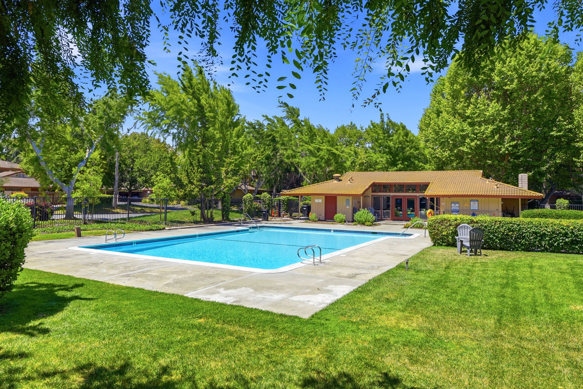 038_F8_209 Red Oak Dr