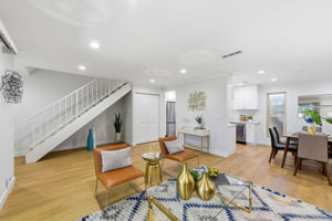 011_F8_209 Red Oak Dr