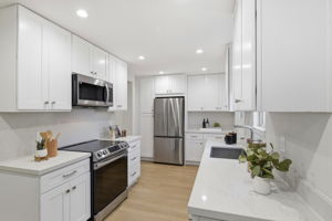 012_F8_209 Red Oak Dr