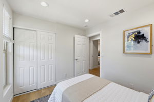 031_F8_209 Red Oak Dr