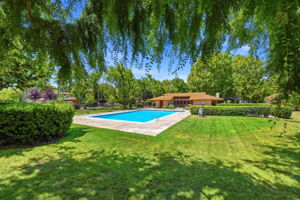 037_F8_209 Red Oak Dr