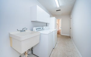 Laundry Room1c