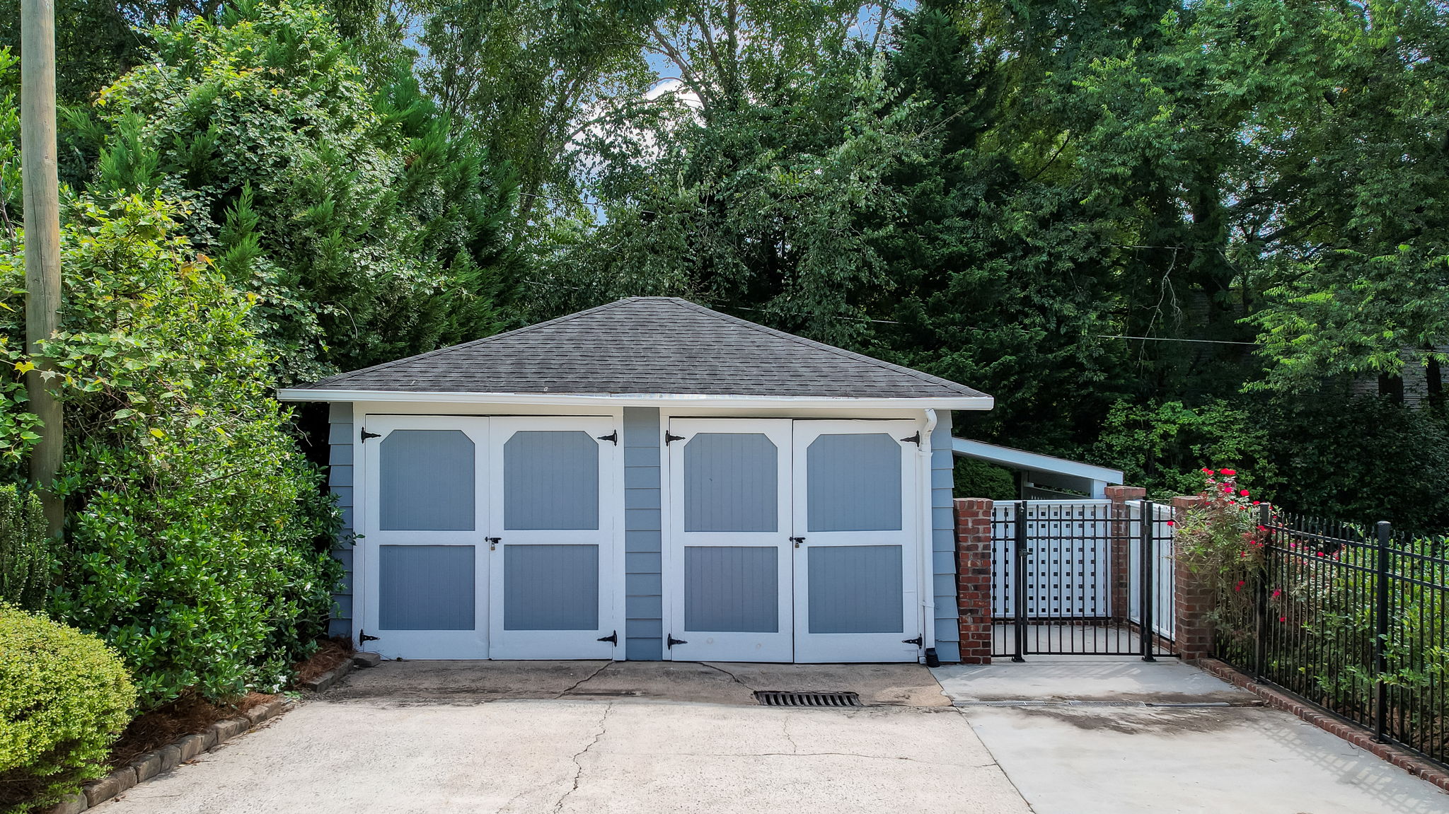 Detached Garage