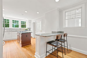 Kitchen/Breakfast Bar