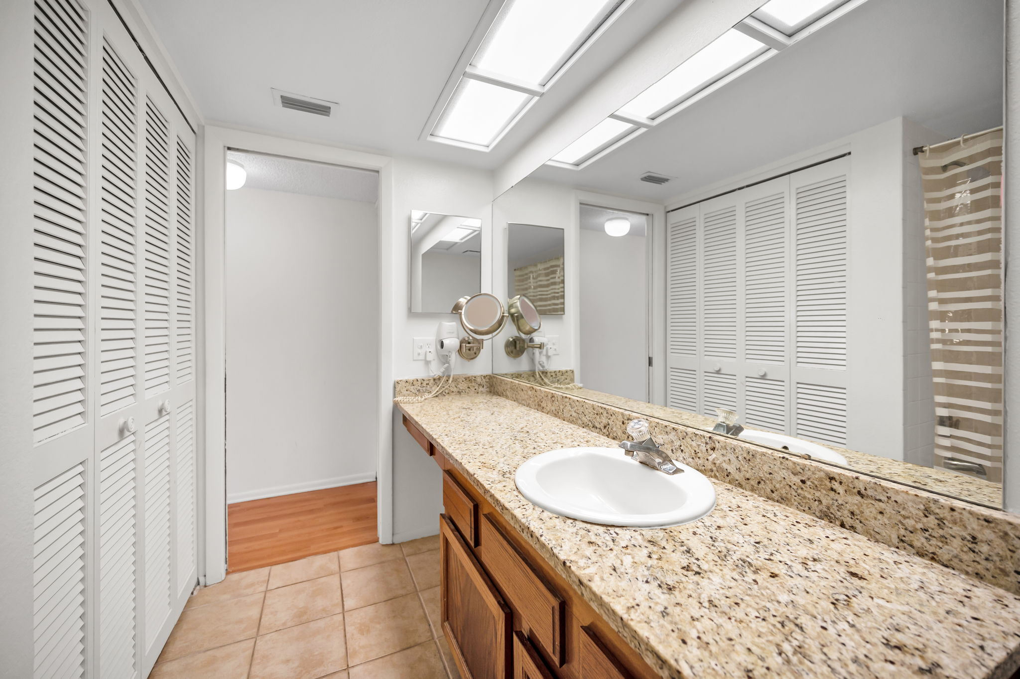 Master Bathroom1c