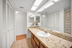 Master Bathroom1c