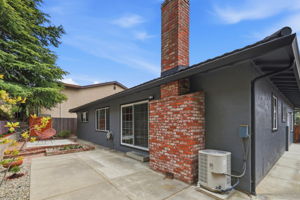 034_F8_2090 Hillside Dr