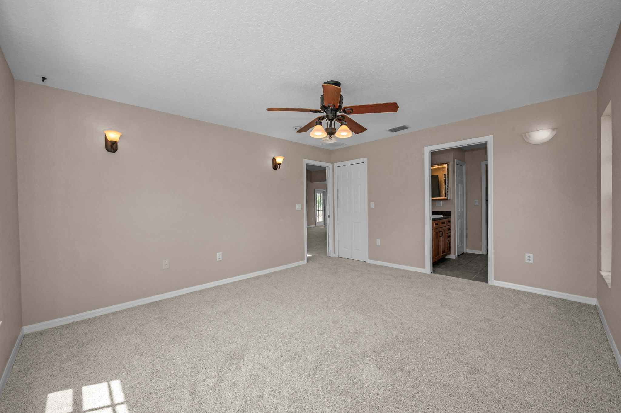 Primary Bedroom1c
