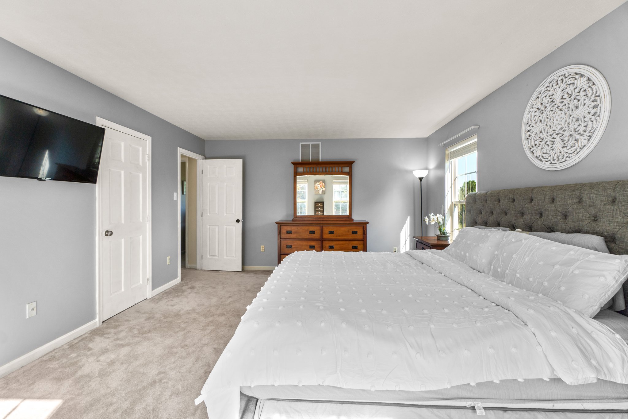 34. Upper bedroom.jpg