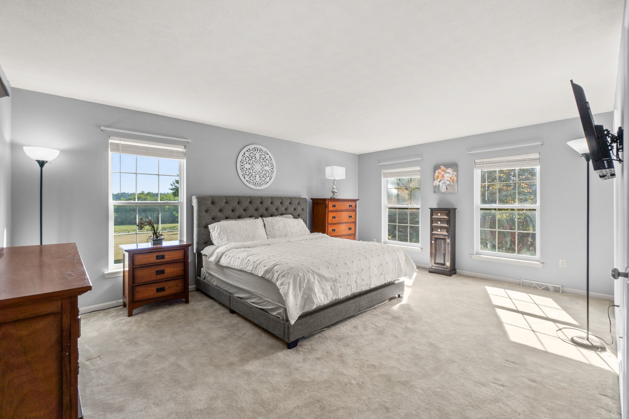 31. Upper bedroom.jpg