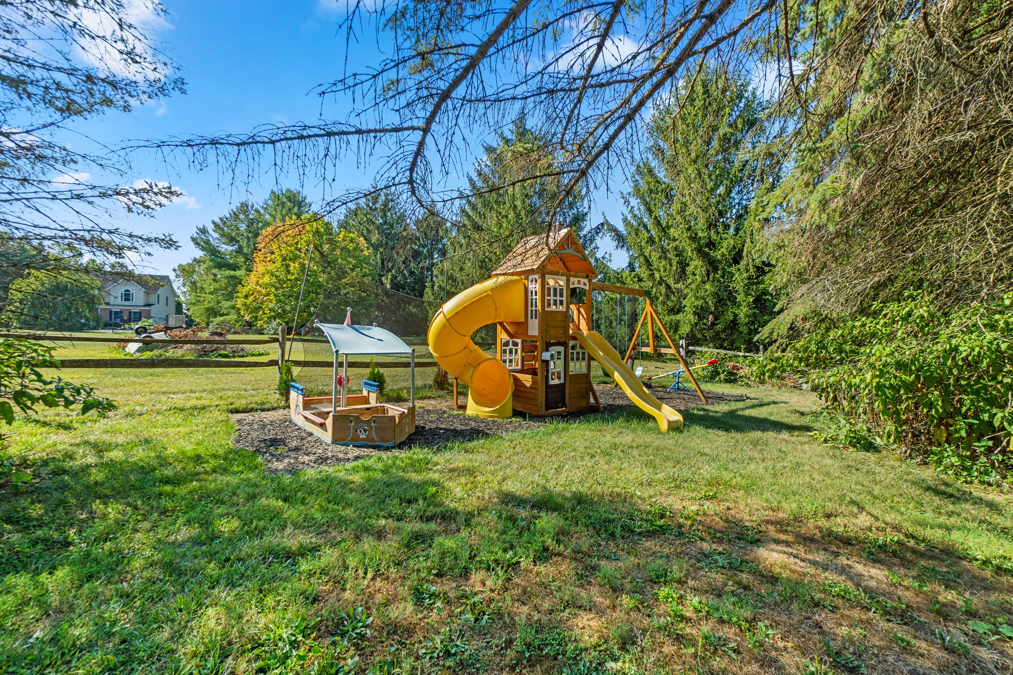 41. Back exteriors.jpg