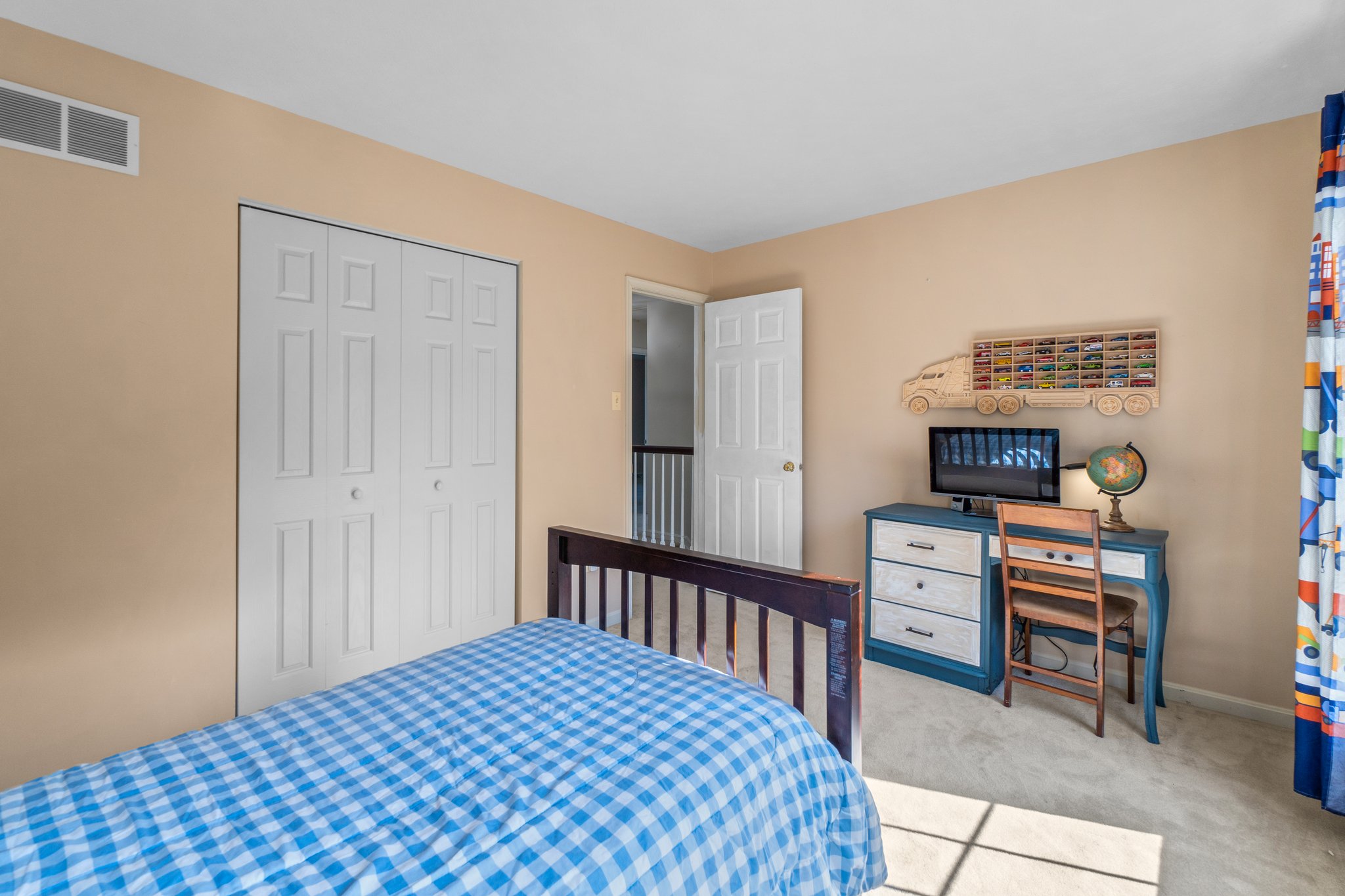 23. Upper bedroom.jpg