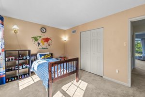 22. Upper bedroom.jpg