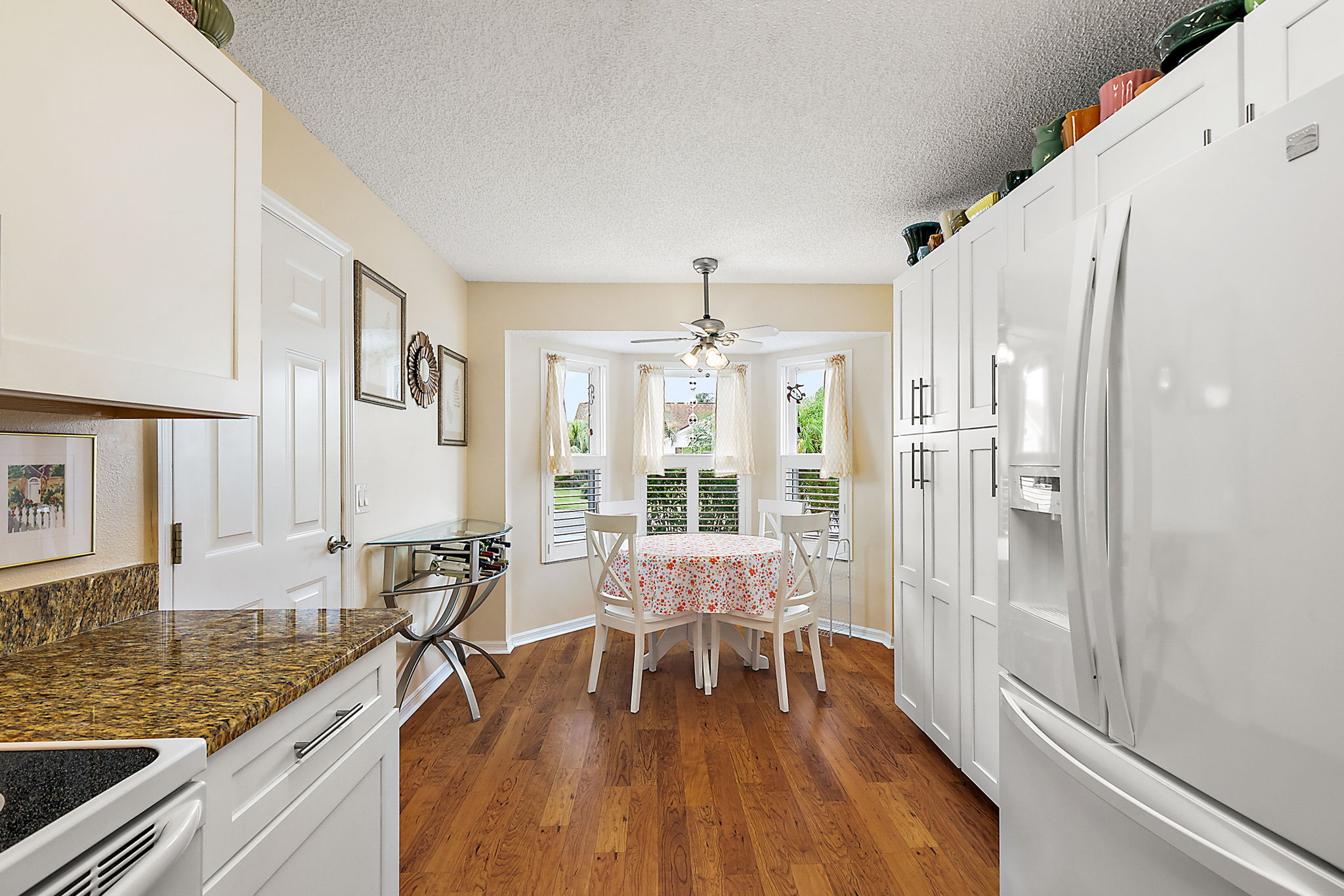 Kitchen/Eating Area