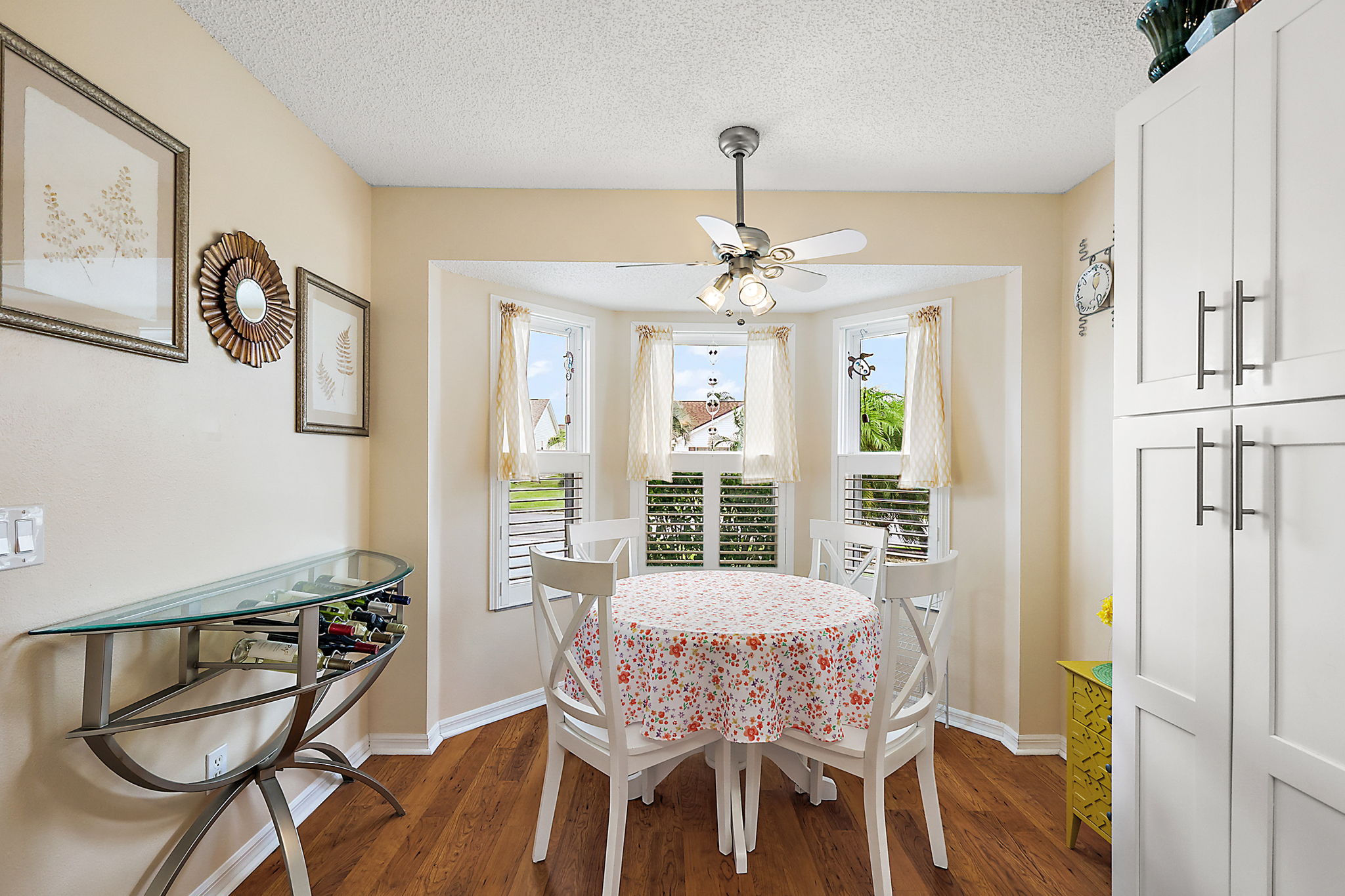 Kitchen/Eating Area