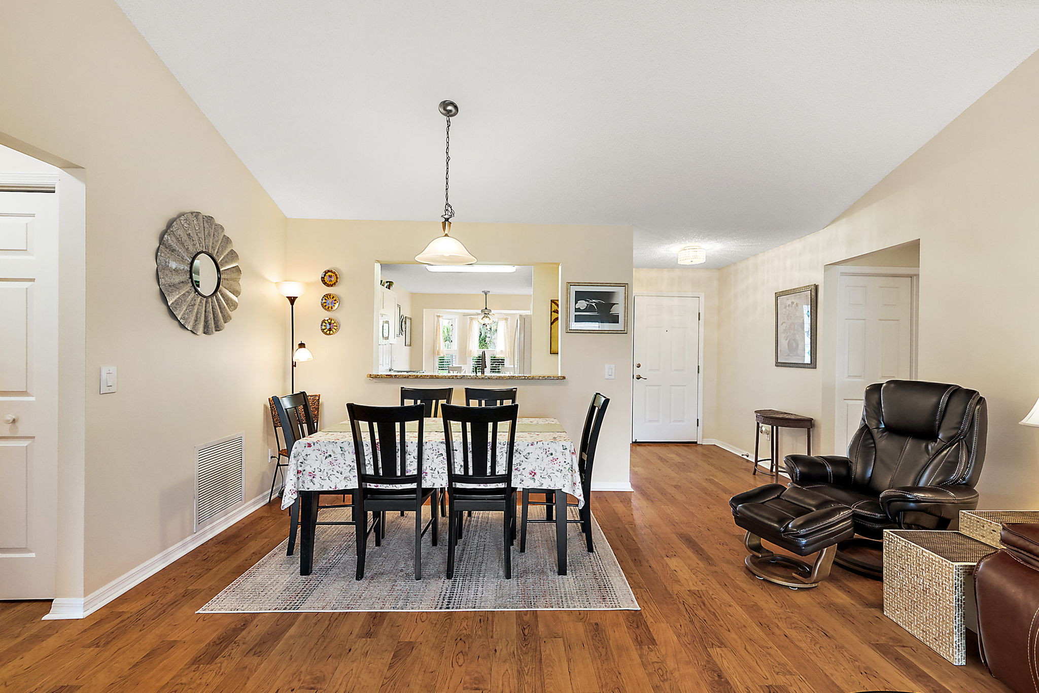 Foyer/Dining Room