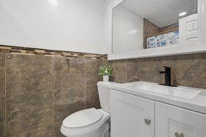 Guest Bathroom 1.jpg