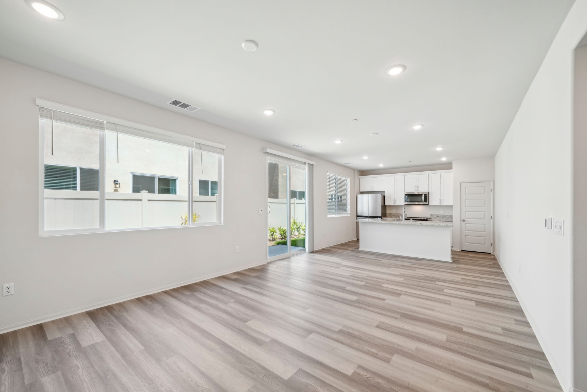 SoCal - Willow at Live Oak - 2097 Bergamot St Redlands CA 92374 - 006