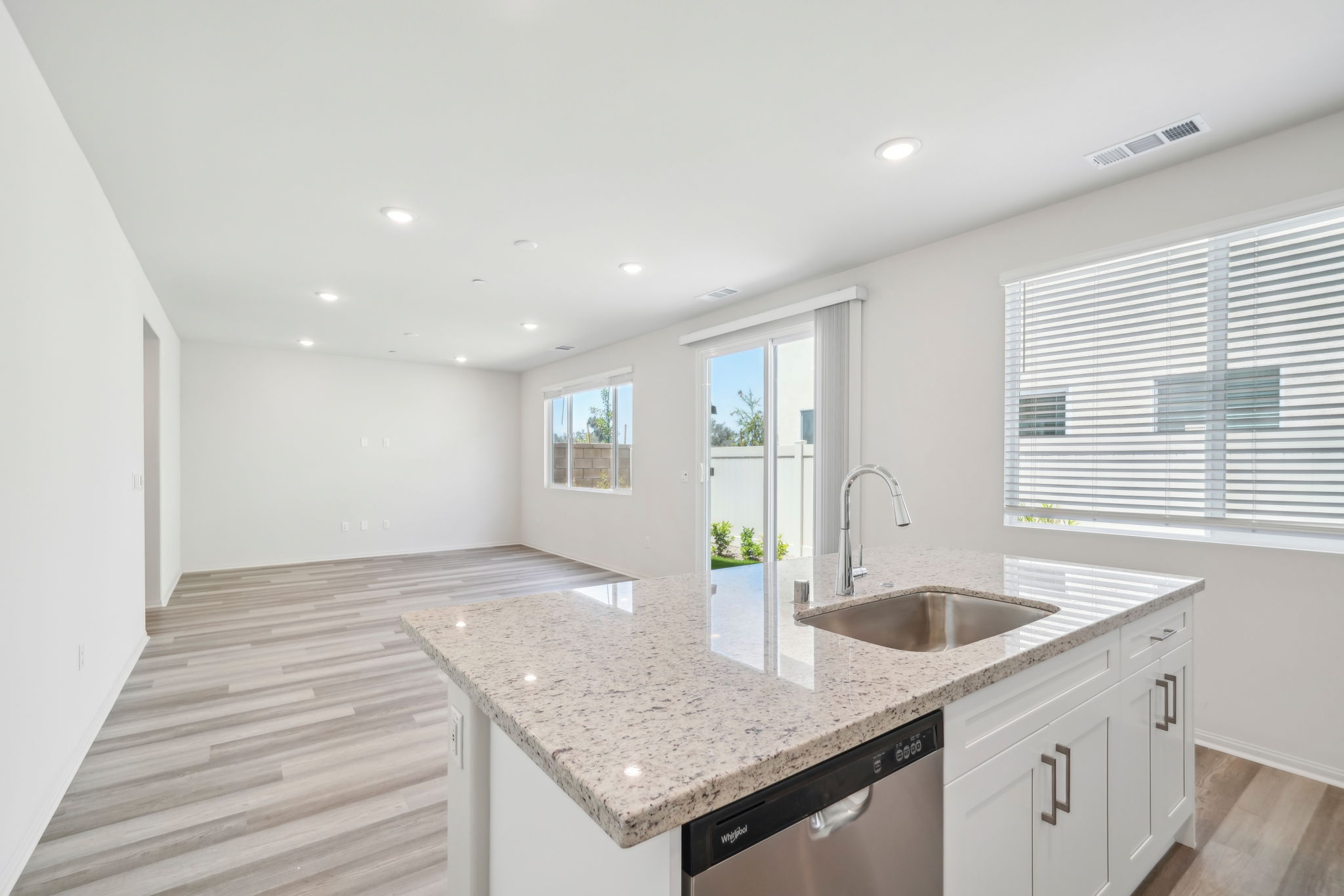 SoCal - Willow at Live Oak - 2097 Bergamot St Redlands CA 92374 - 008