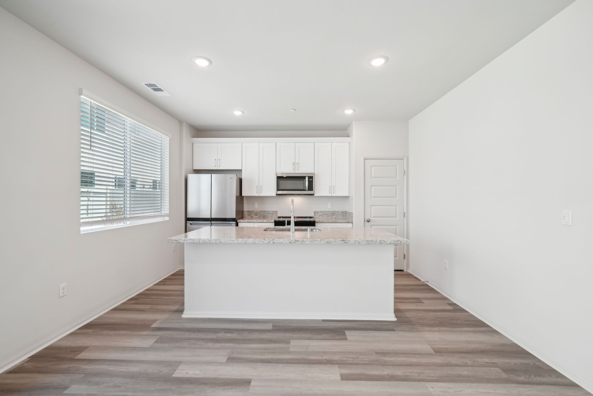 SoCal - Willow at Live Oak - 2097 Bergamot St Redlands CA 92374 - 009