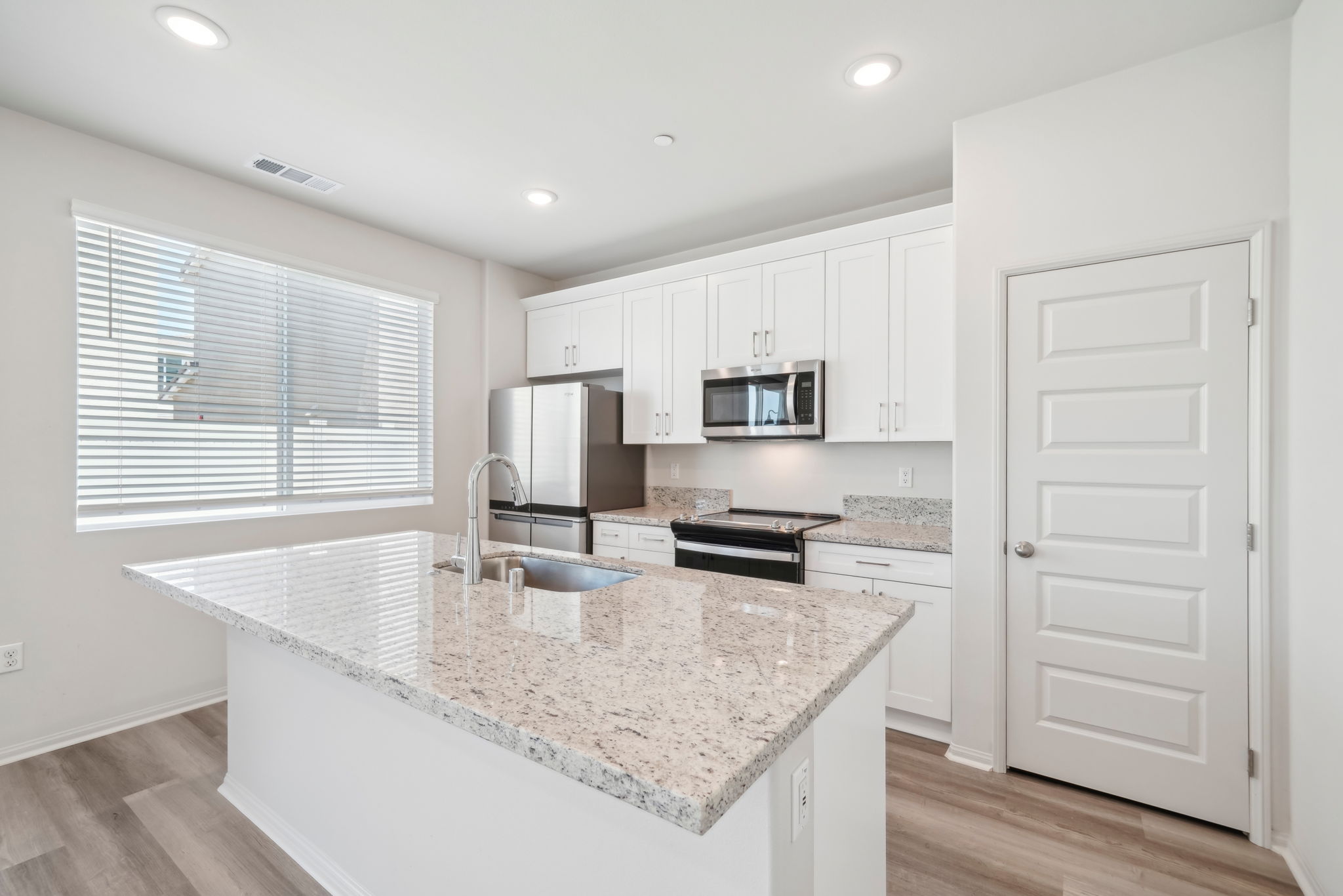 SoCal - Willow at Live Oak - 2097 Bergamot St Redlands CA 92374 - 011