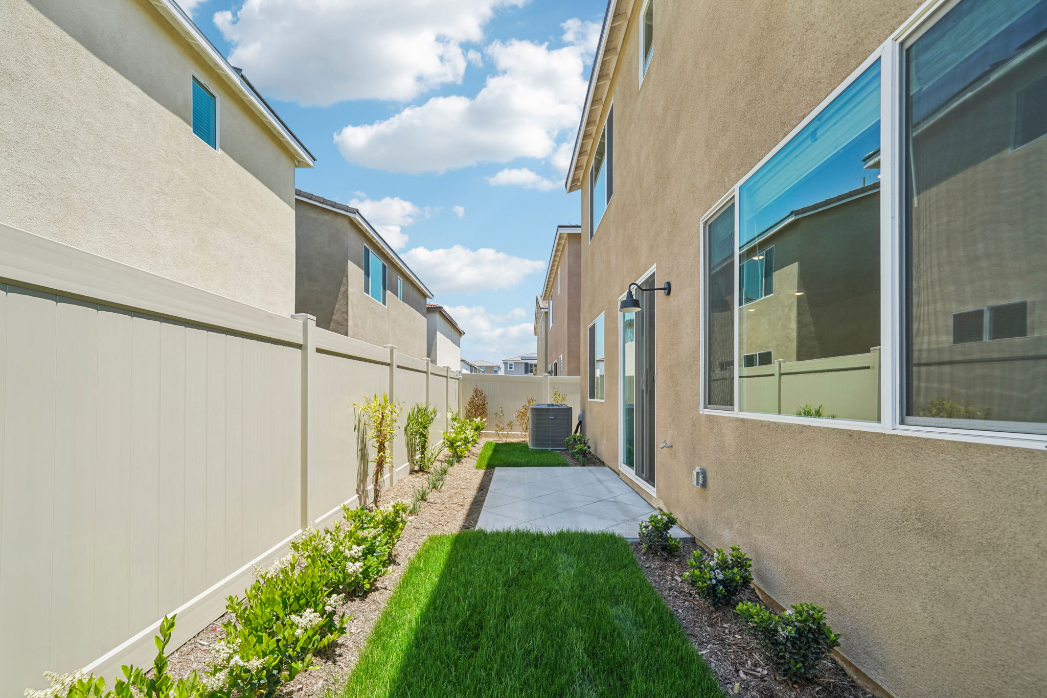 SoCal - Willow at Live Oak - 2097 Bergamot St Redlands CA 92374 - 042
