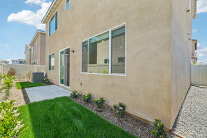 SoCal - Willow at Live Oak - 2097 Bergamot St Redlands CA 92374 - 041