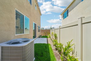 SoCal - Willow at Live Oak - 2097 Bergamot St Redlands CA 92374 - 044