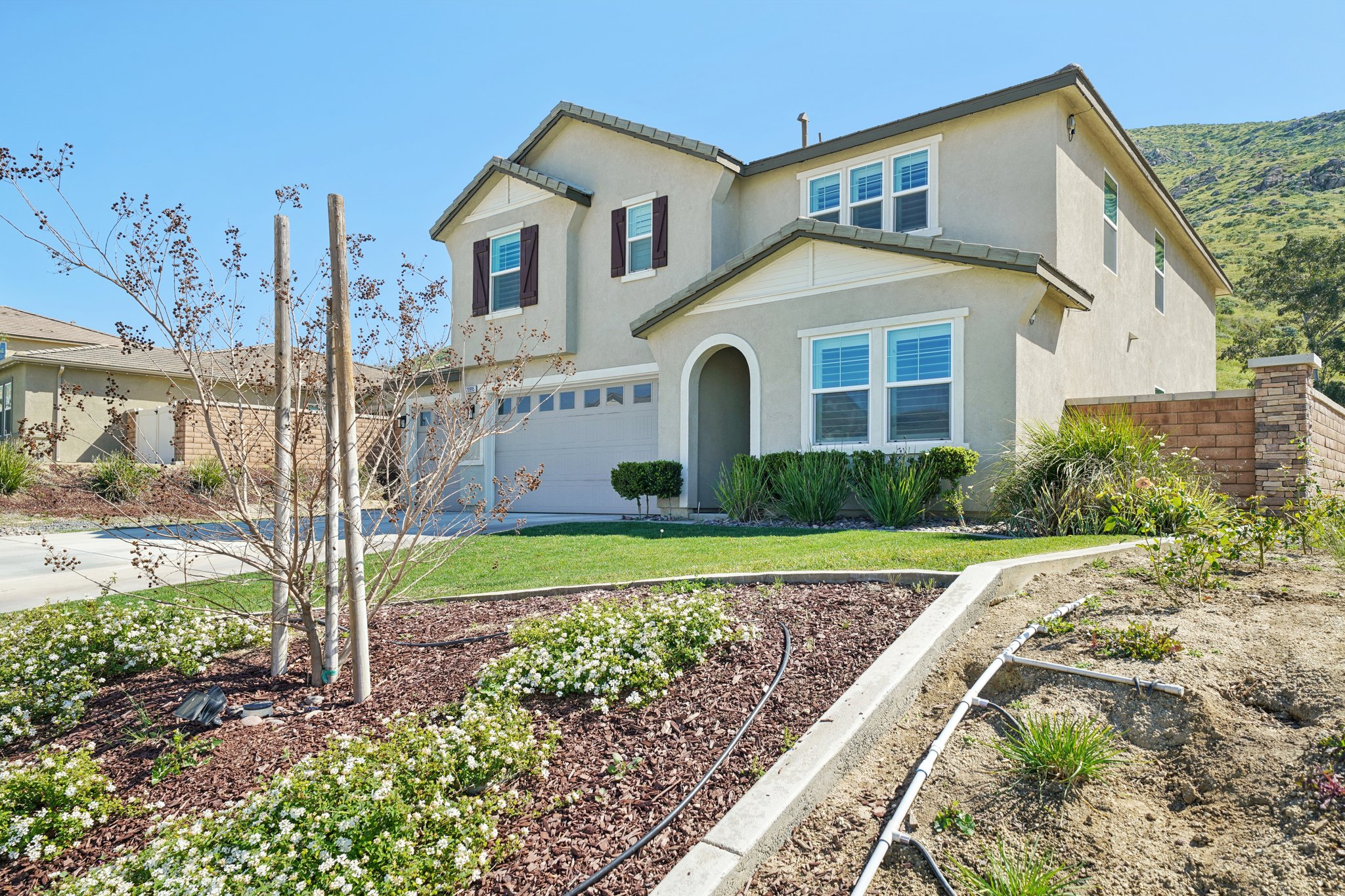 Mountain Gate Dr-S1203-002.jpg