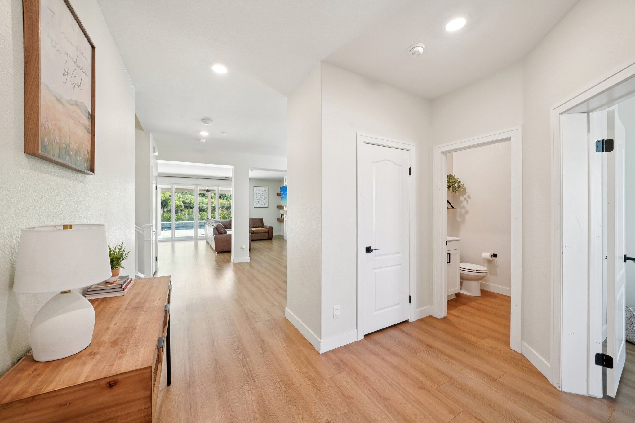 Mountain Gate Dr-S1203-004.jpg