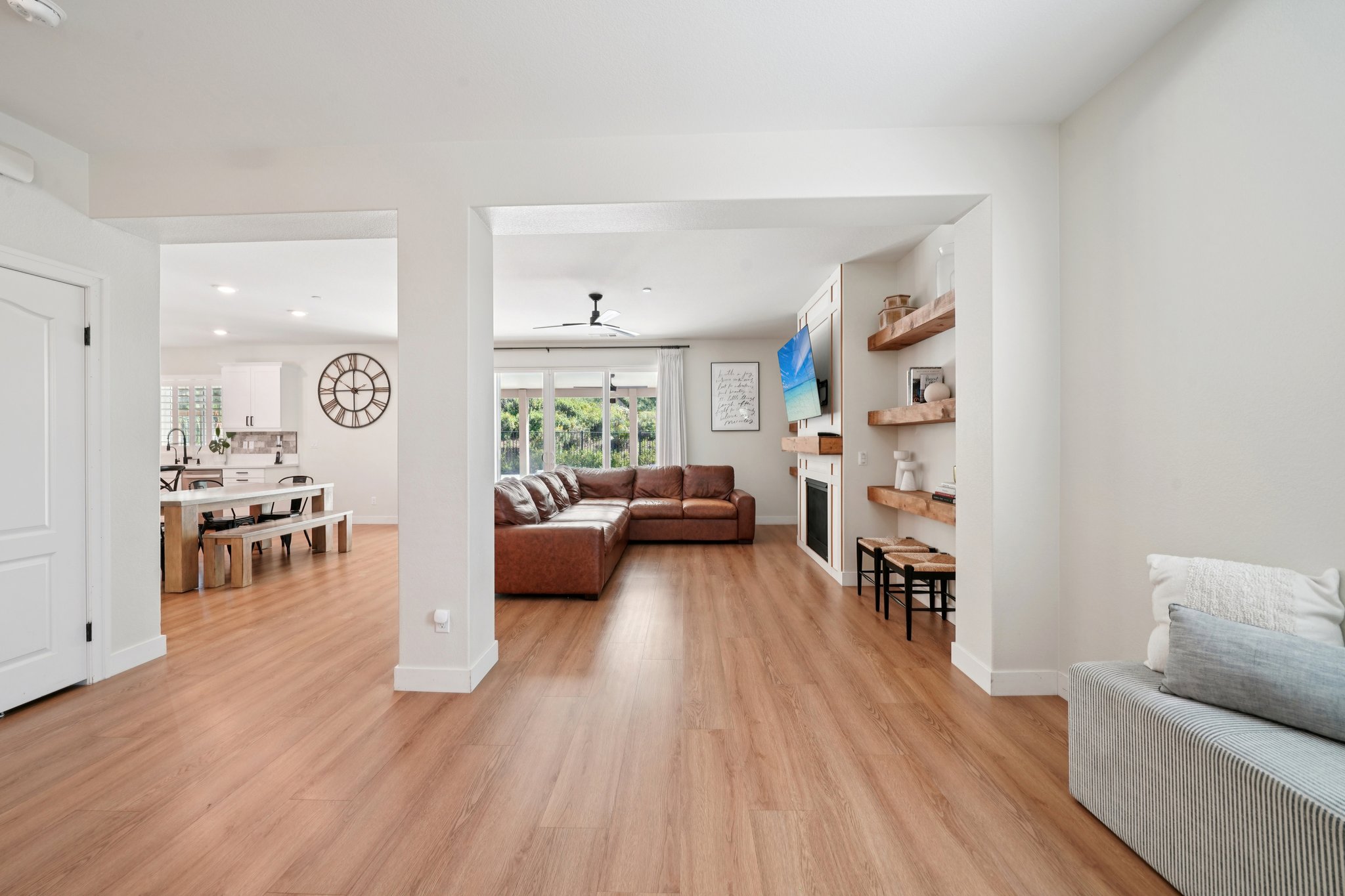 Mountain Gate Dr-S1203-005.jpg