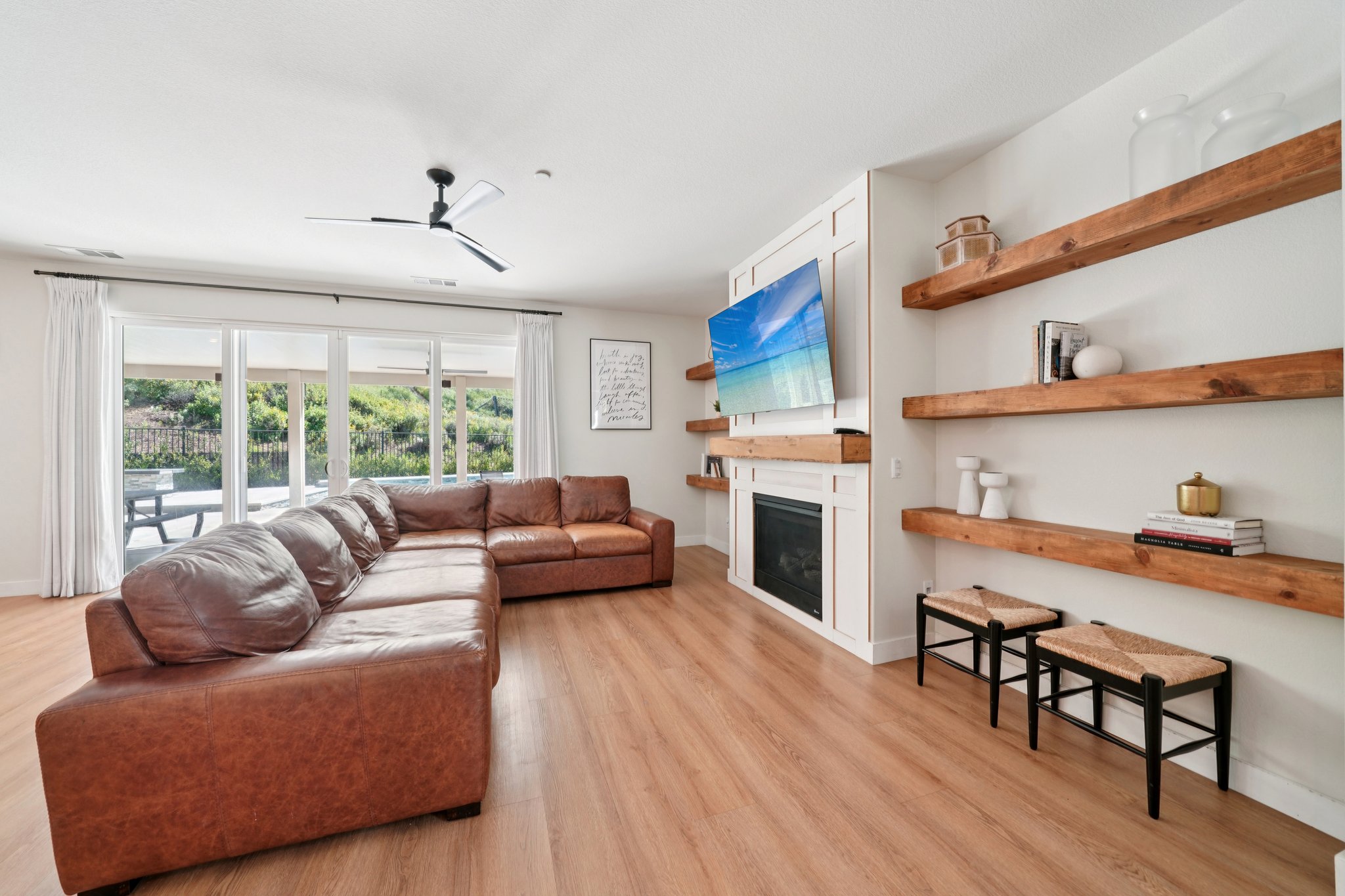 Mountain Gate Dr-S1203-007.jpg