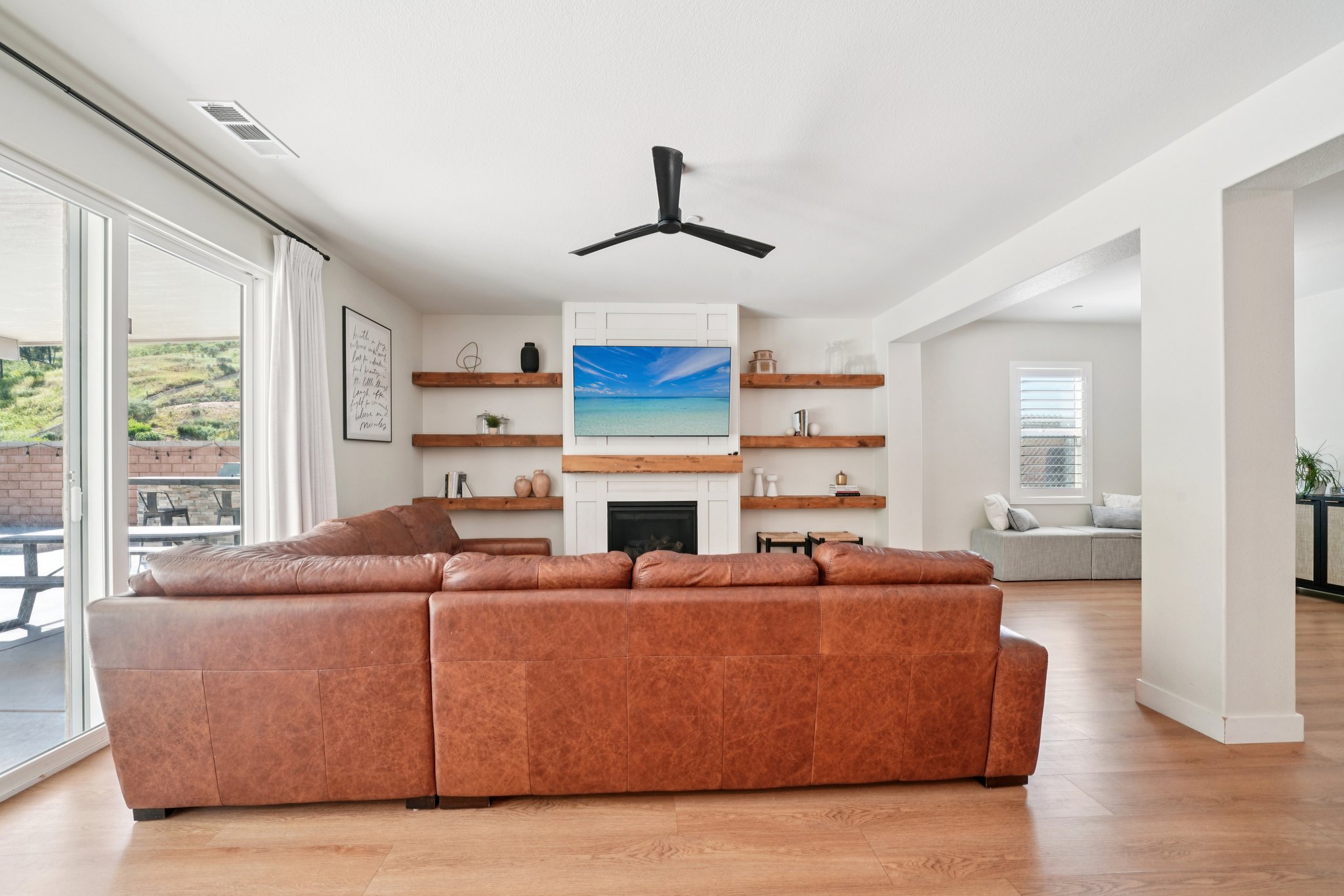 Mountain Gate Dr-S1203-008.jpg