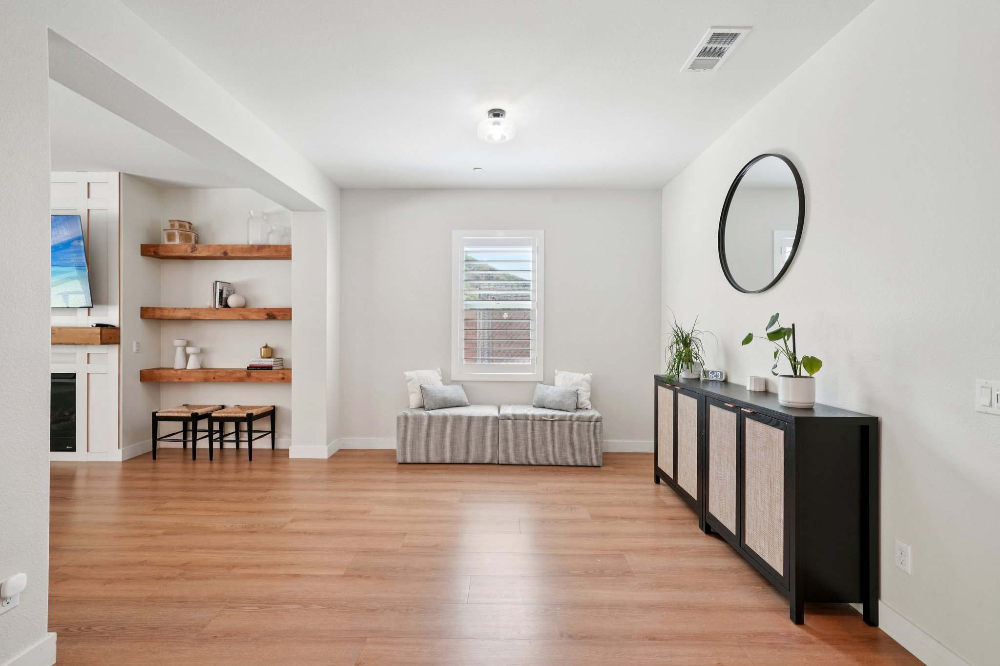 Mountain Gate Dr-S1203-010.jpg