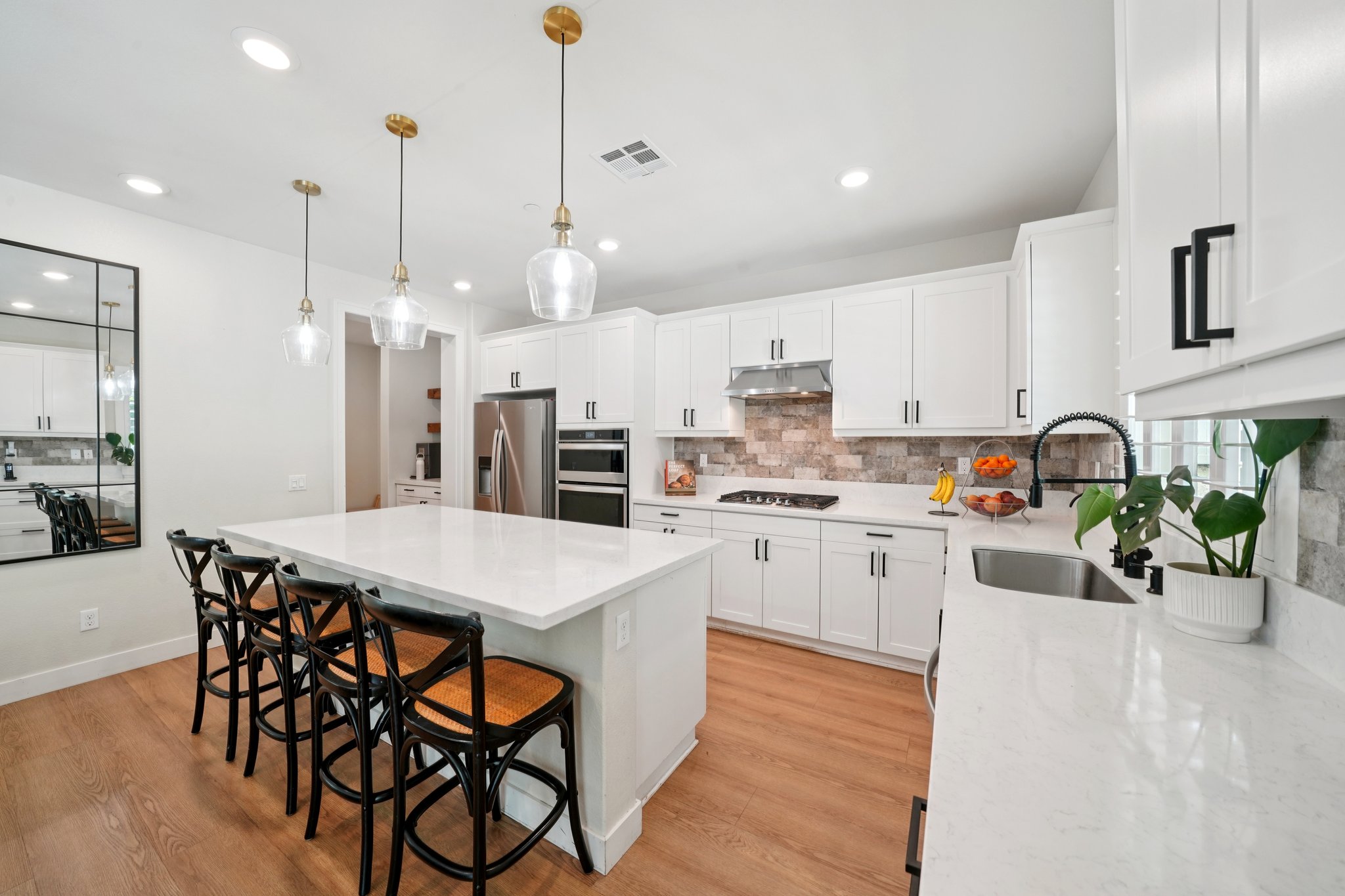 Mountain Gate Dr-S1203-015.jpg