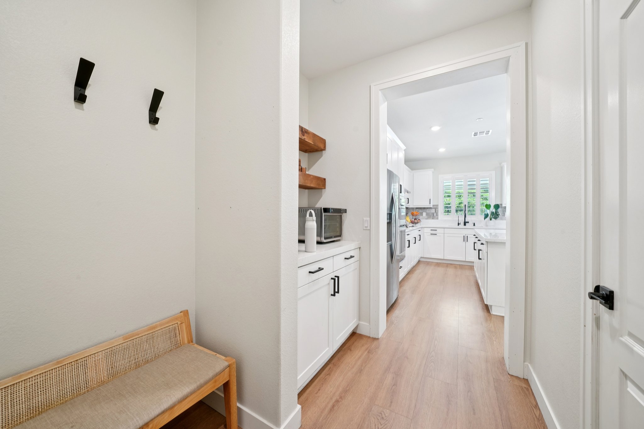 Mountain Gate Dr-S1203-020.jpg