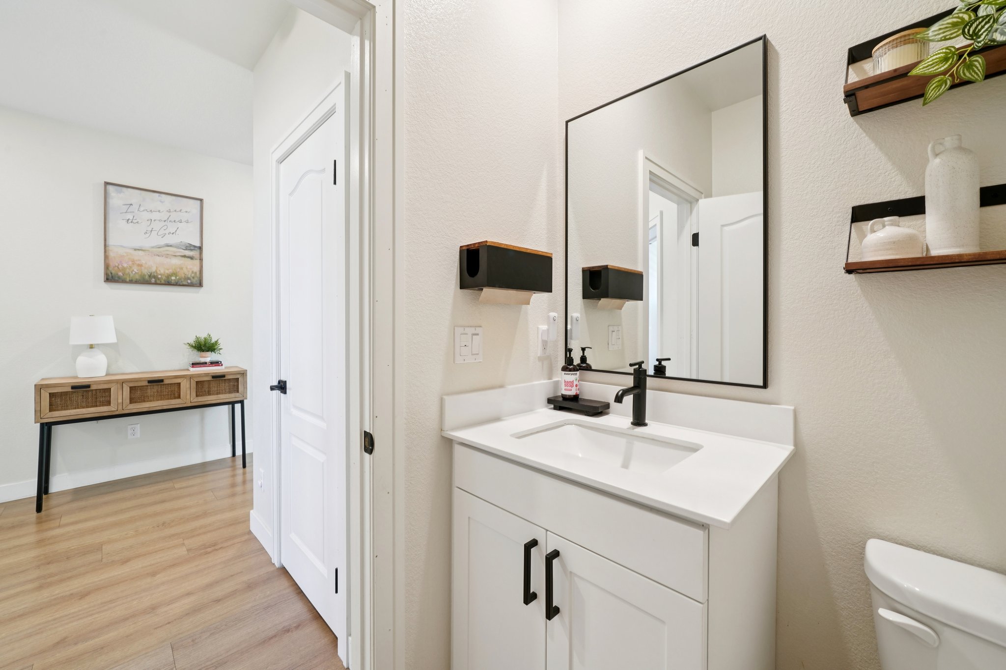 Mountain Gate Dr-S1203-025.jpg