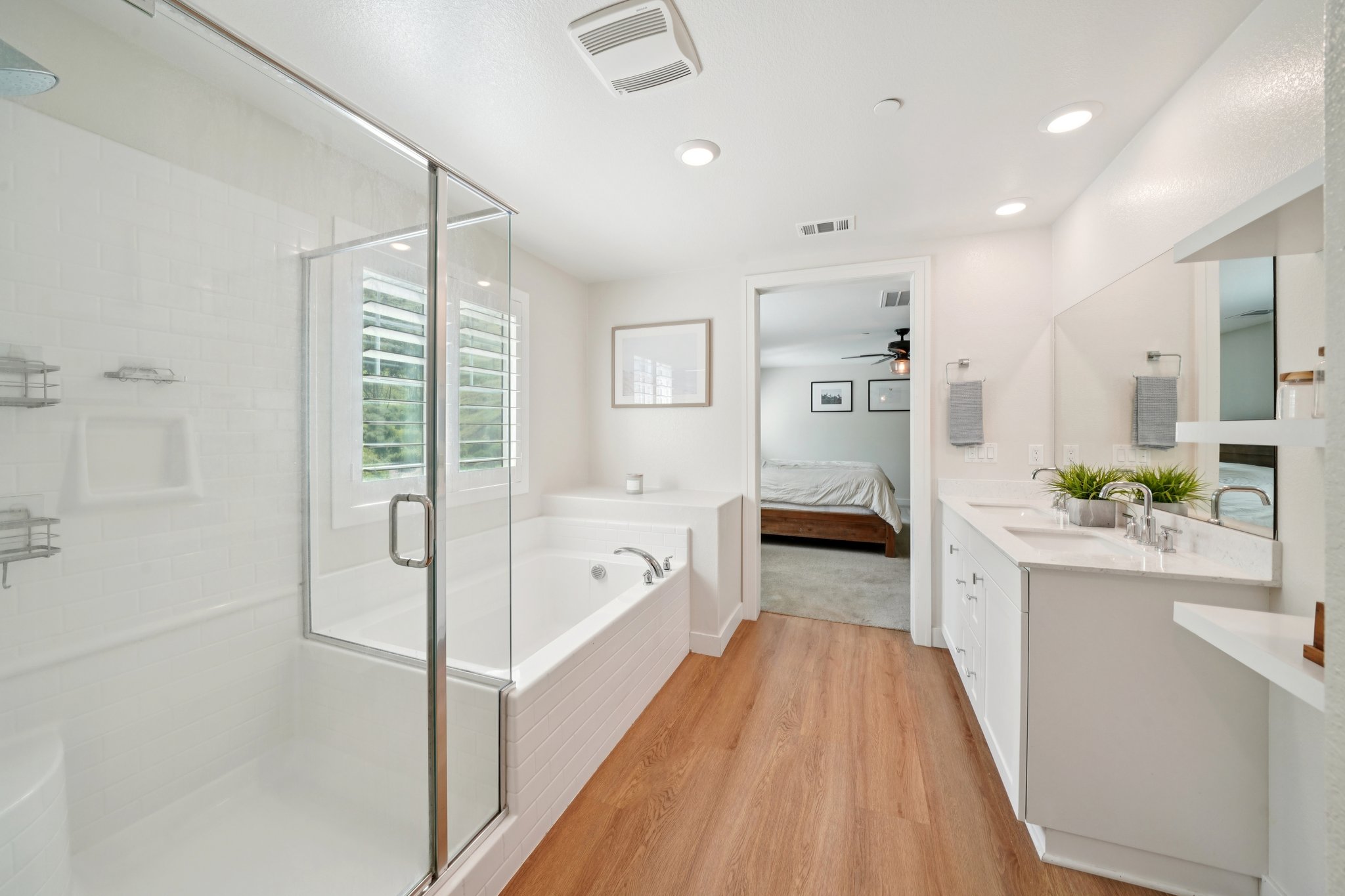 Mountain Gate Dr-S1203-032.jpg