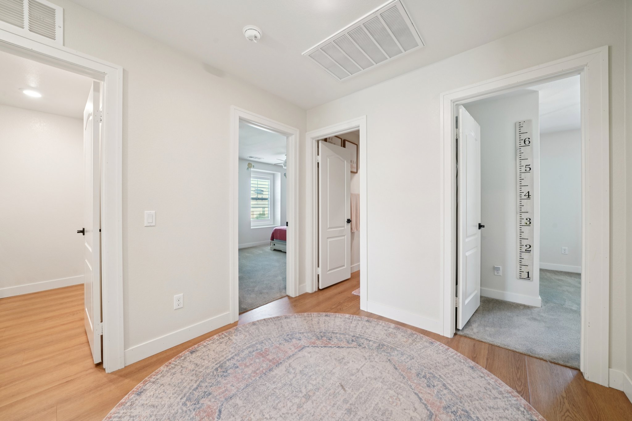 Mountain Gate Dr-S1203-034.jpg